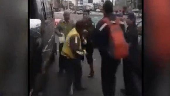 Centro de Lima: Chofer e inspector de tránsito protagoniza tremenda gresca en vía [VIDEO]