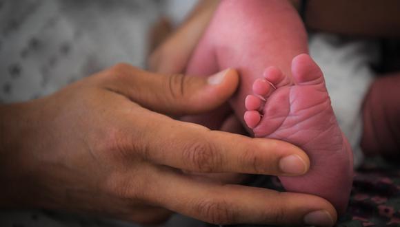 Más 2700 bebitos arequipeños nacieron sanos durante pandemia, en Hospital Goyeneche (Foto referencial: LOIC VENANCE / AFP)