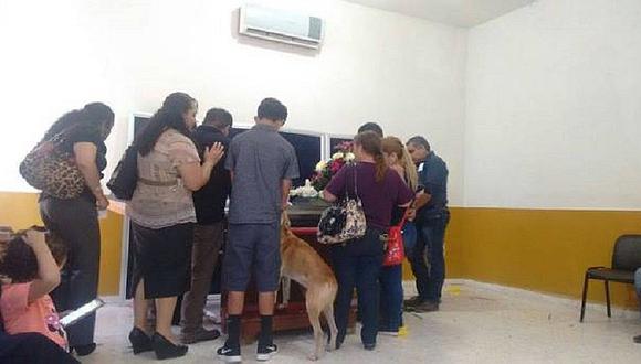 Facebook: Su dueña fallece y perrito corre kilómetros para llegar al funeral [FOTOS]