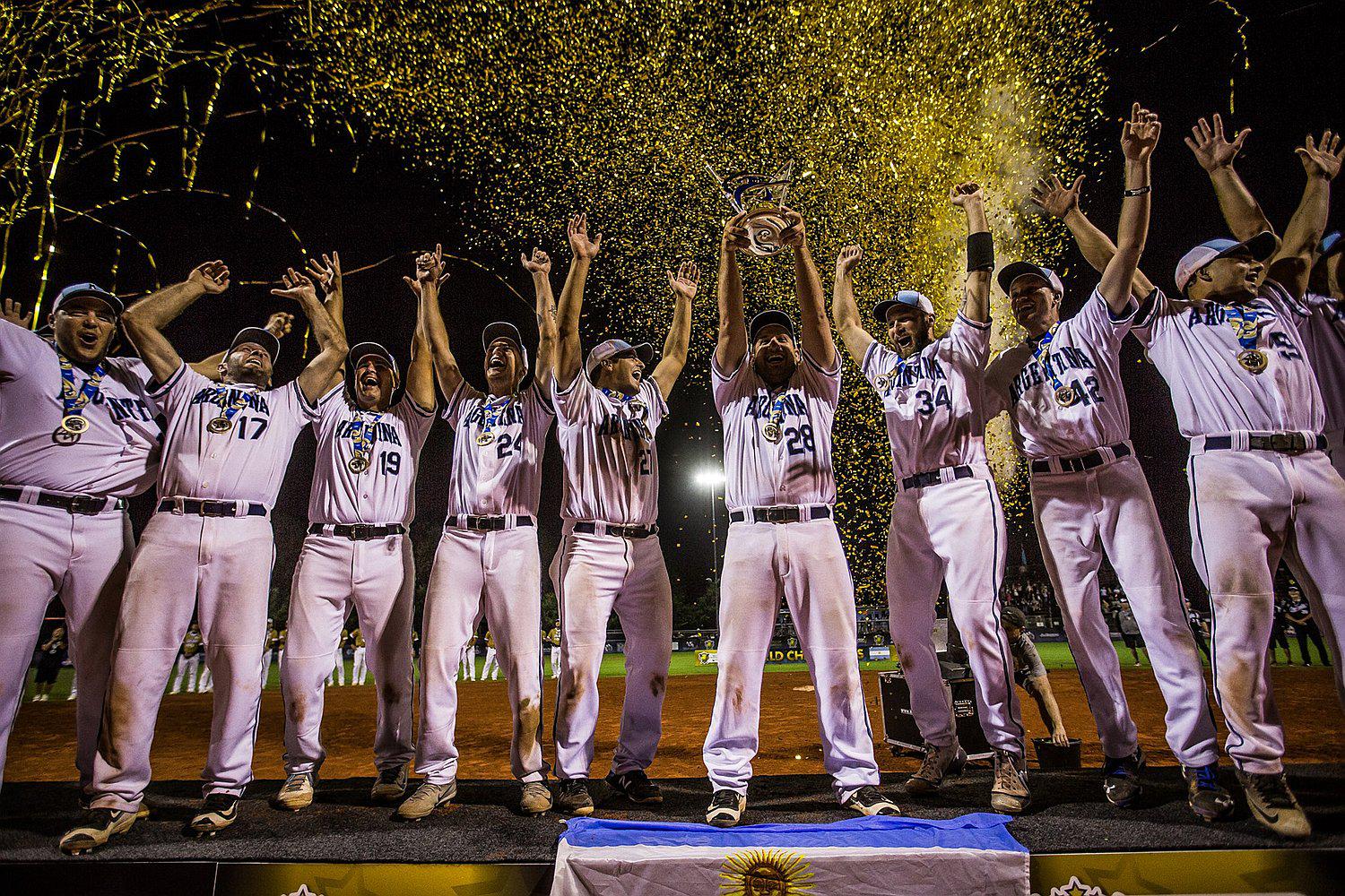 ​Selección argentina de Softbol desata pasiones en peruanas que ya quieren verlos en Lima 2019