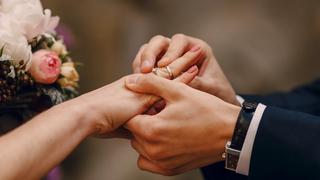Hombre revela infidelidad de su esposa en plena ceremonia de matrimonio | VIDEO 