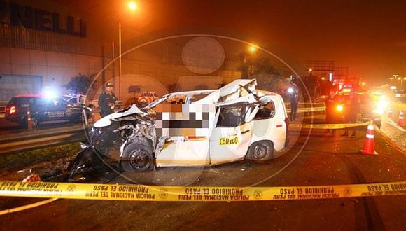 Surco: auto impactó contra trailer cargado de cemento y mueren dos personas (FOTOS)