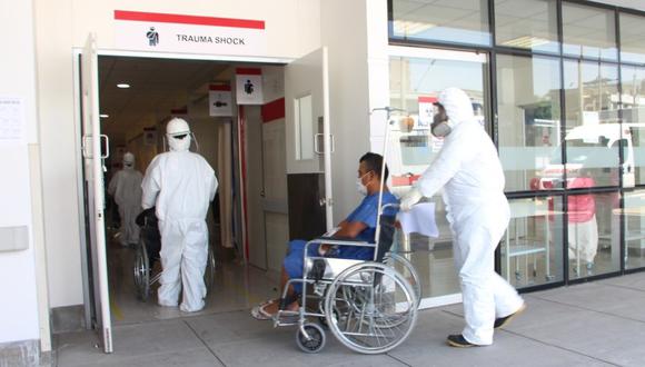 Pacientes con coronavirus que permanecían en el antiguo sanatorio fueron llevados al nuevo establecimiento de Ate donde se les brindará una atención especializada. (Foto: Minsa)