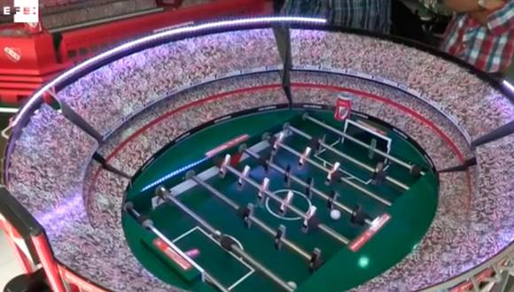 Artista transforma en fulbitos de mesa a emblemáticos estadios argentinos