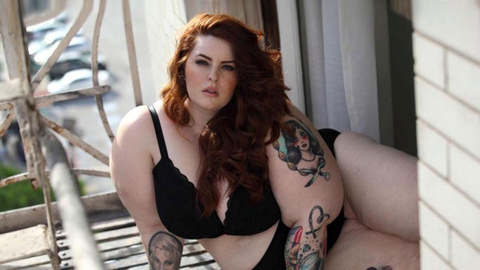 Contratan como modelo a mujer que pesa 120 kilos