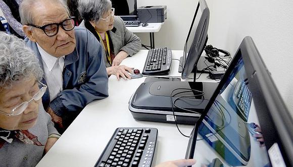 Talleres gratuitos para instruir a adultos mayores en nuevas tecnologías