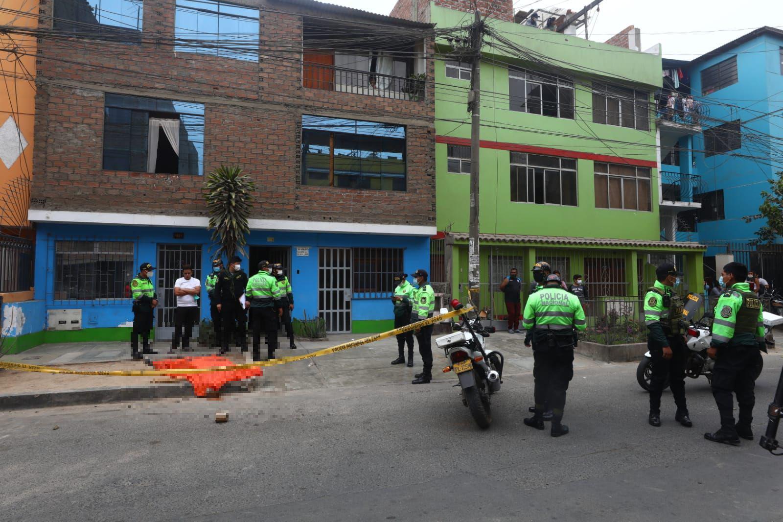 Un joven mototaxista fue asesinado esta mañana, aproximadamente a las 11:00 a.m., tras recibir tres impactos de bala. Fotos: Gonzalo Córdova / @photo.gec