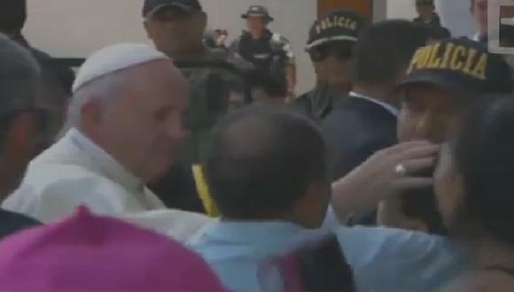 Papa Francisco bendijo a niño retirado por la seguridad en Puerto Maldonado 
