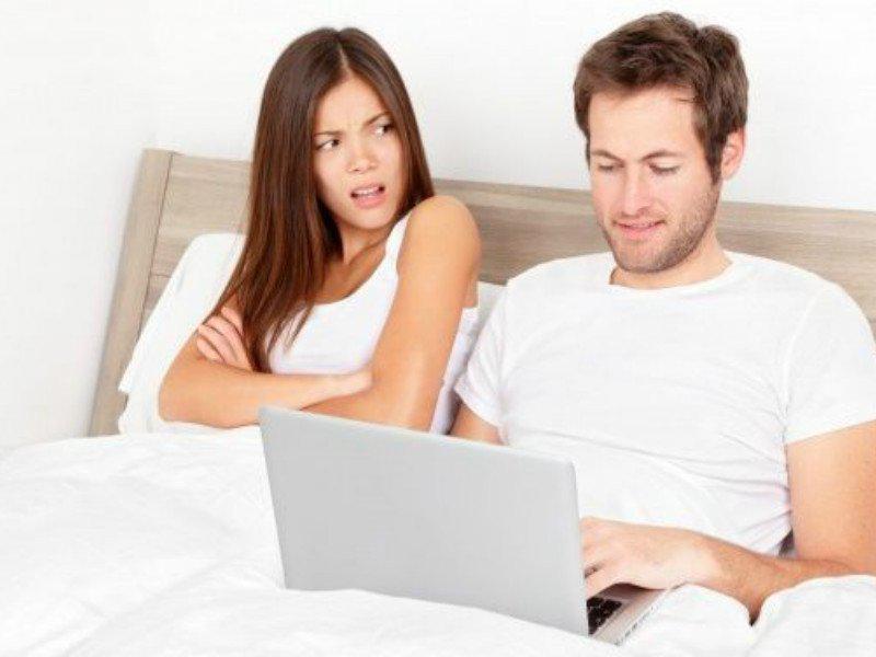 Cómo hacer que tu pareja deje de ver porno: 4 tips