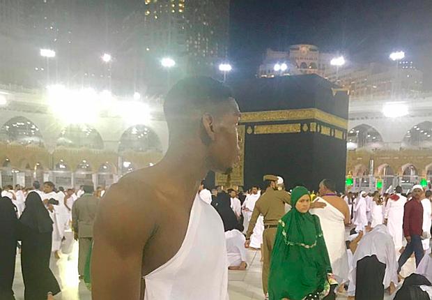 En peregrinación a La Meca, Pogba expresa buenos deseos por el Ramadán 
