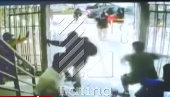¡Impactante! Cámaras de seguridad grabaron feroz asalto al Banco de la Nación en La Victoria