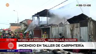 Incendio en un taller de muebles destruye cuatro viviendas en Villa El Salvador (VIDEO)