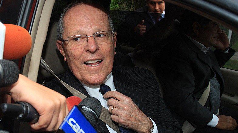 PPK reclama unidad al país tras recibir credenciales de presidente 