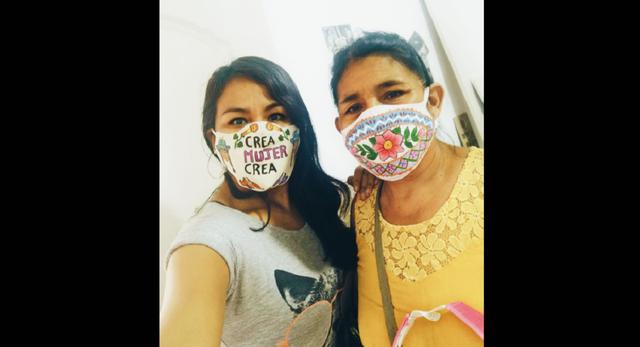“El turno de la maravilla del arte textil diseñó la pollera sarhuina en mascarillas", describió la artista textil en su Facebook