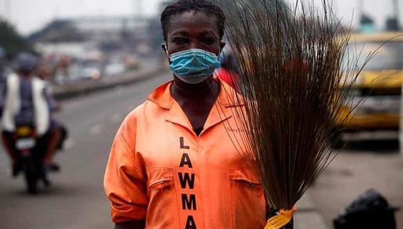 Son más de 12,600 mujeres que limpian 800 localizaciones de la megaurbe africana, considerada una de las ciudades más sucias del mundo. (Foto: Efe)
