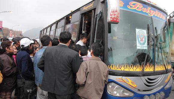Paro de transportistas en Lima se acata parcialmente