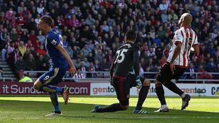 Leicester gana con doblete de Vardy y roza el título en Premier League