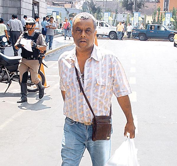 Angobaldo lo visitó