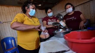 Huarochirí: “Las Guerreras de Jicamarca” reciben alimentos para seguir preparando ollas comunes