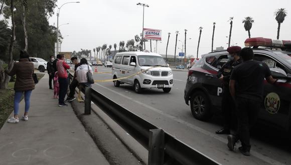 El colombiano Wilfran Stan fue atacado dentro de esta minivan delante de sus familiares. (Foto: Jessica Vicente)