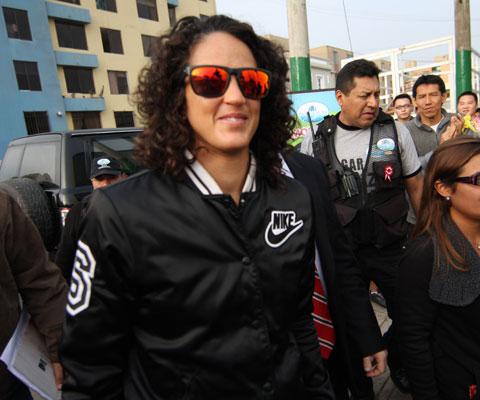 Kina Malpartida pidió disculpas por conducir sin licencia (VIDEO) 