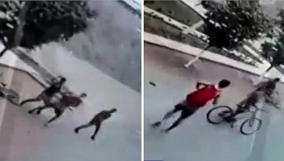 Dos delincuentes a bordo de bicicletas asaltan a joven en El Agustino (VIDEO)