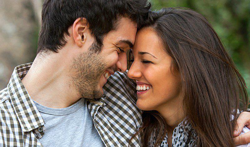 10 señales para saber si él te extraña mucho