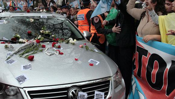 Cristina Kirchner reprendió a la policía en pleno cortejo fúnebre