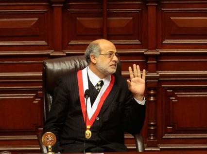 Abugattás se hace responsable de la contratación de Obregón