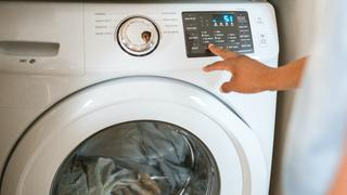 Qué remedios aplicar para quitar la suciedad de la goma de la lavadora