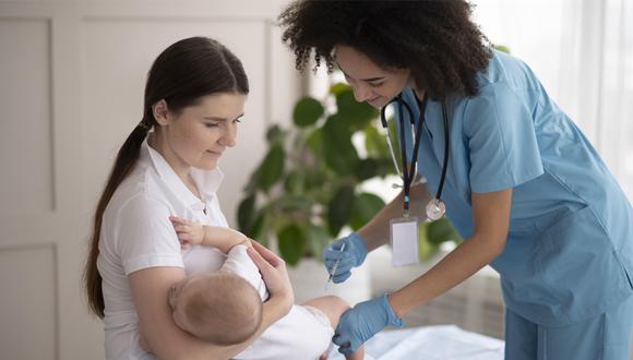 La lactancia materna exclusiva es altamente recomendable para disminuir la exposición al virus.