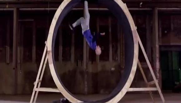 Hombre realiza loop de 360 grados corriendo [VIDEO]