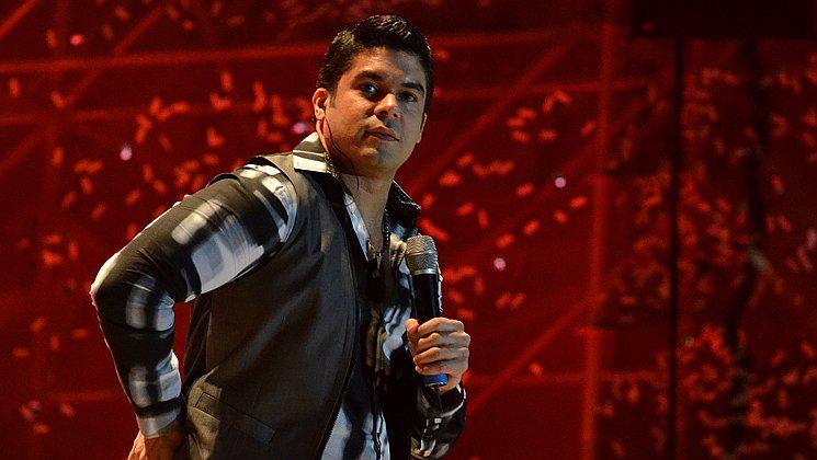 Jerry Rivera reúne a grandes de la salsa para tremendo concierto   