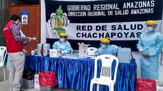 Tres trabajadores del gobierno regional de Amazonas recibieron vacunas de personal de salud