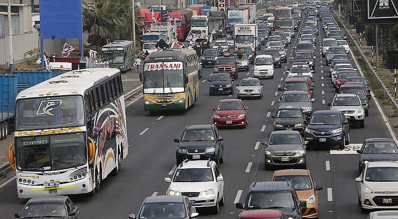 Semana Santa: Miles salen de la capital por feriado largo