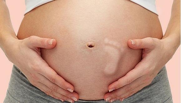 ¿Es verdad que los bebés patean el vientre para comunicarse?