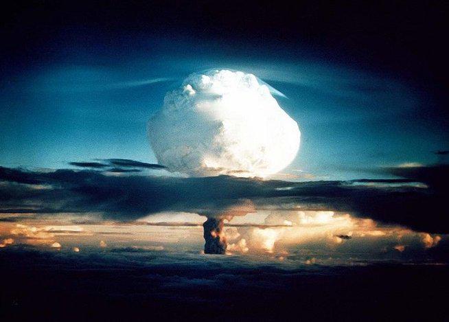 ¿Cuál es la diferencia entre la bomba de hidrógeno y la bomba atómica?