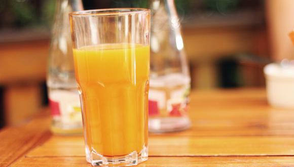 Un vaso de zumo de naranja. (Foto: Pexels)