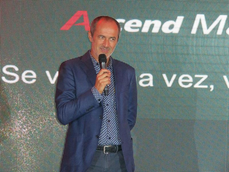 Carlos Alcántara echa flores a Christian Meier