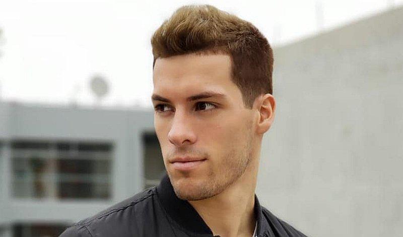 Patricio Parodi elimina los vellos de su cuerpo con efectivo tratamiento 