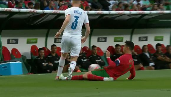 Cristiano Ronaldo fue amonestado y los hinchas portugueses lo defendieron. (Foto: Captura ESPN)