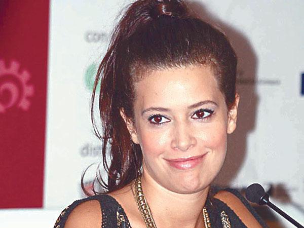 Español robó corazón a colombiana Angie Cepeda 