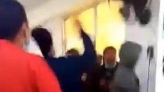 Universitario: hinchas descontrolados invadieron club solicitando la salida de Comizzo | VIDEO