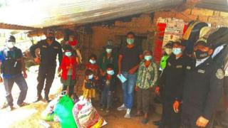 Policías piuranos donan víveres y ropa de invierno a madre de seis niños en pobreza extrema