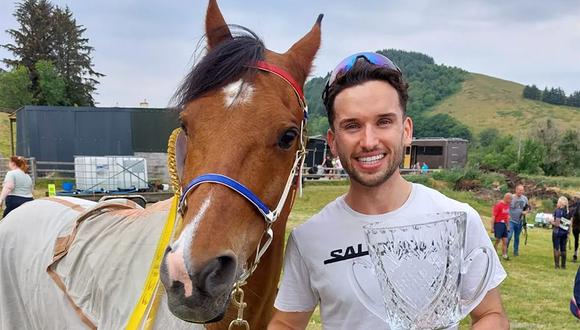 Daniel Connolly y caballo.