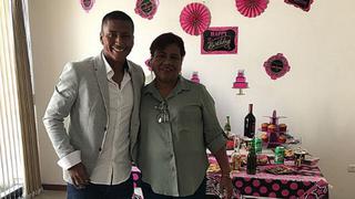 Selección peruana: Pedro Aquino celebró cumpleaños de su mamá en México