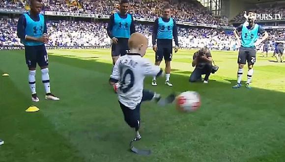 Facebook: Niño con habilidades diferentes sorprende jugando fútbol [VIDEO]