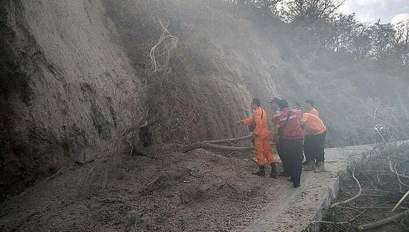 Más de 689 montañistas atrapados en monte tras terremoto en Indonesia