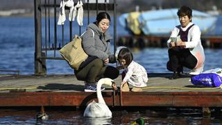 “Si tienen más hijos, les perdonamos la deuda”: Polémica en Japón por iniciativa del gobierno sobre la natalidad