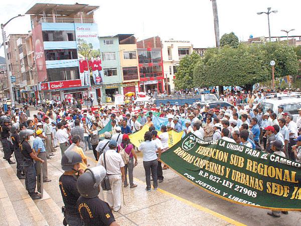 Indígenas salen a protestar